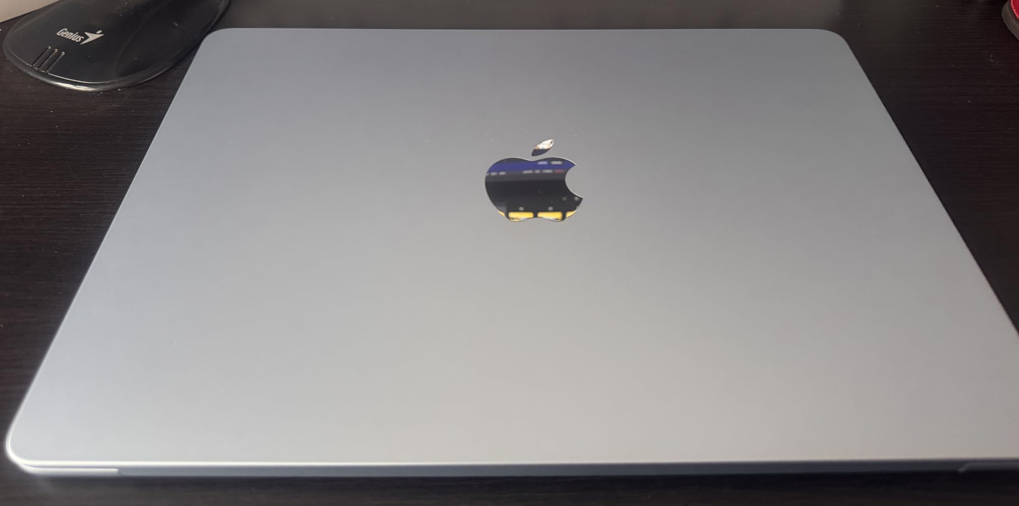 Apple 2025 MacBook Air 13-inch Laptop with M4 chip, 16GB Unified Memory, 256GB SSD, Starlight customer photo 1