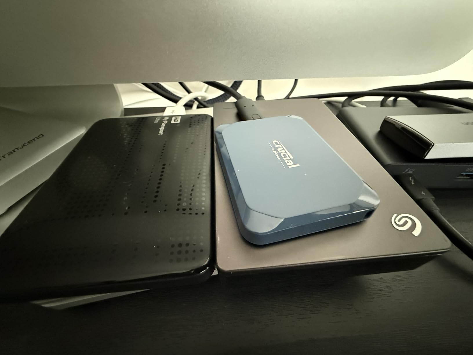 Crucial X10 2TB Portable SSD, Up to 2,100MB/s, USB 3.2 USB-C, Compatible with Windows, Mac & Android customer photo 1