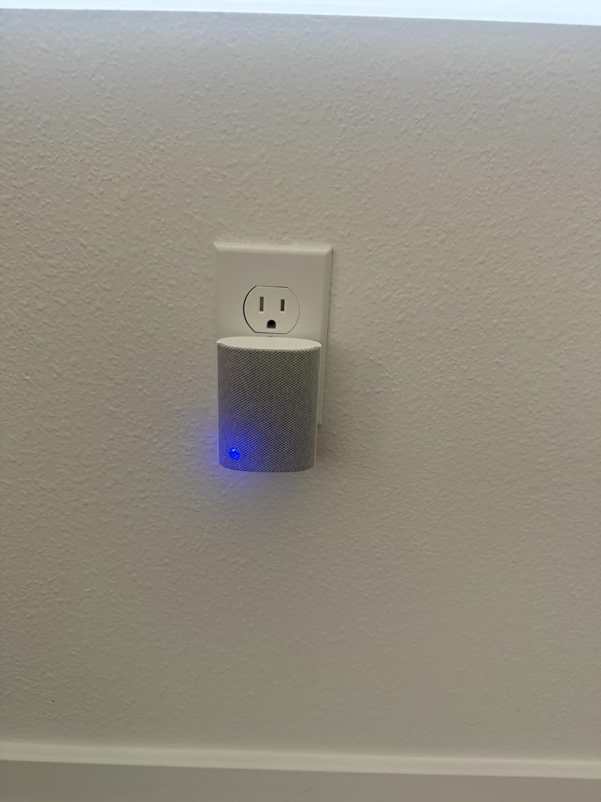 Ring Chime - Enhanced audio for real-time alerts you can hear from anywhere, easy plug-in setup, simple wifi & Bluetooth connectivity, sleek design, White customer photo 2