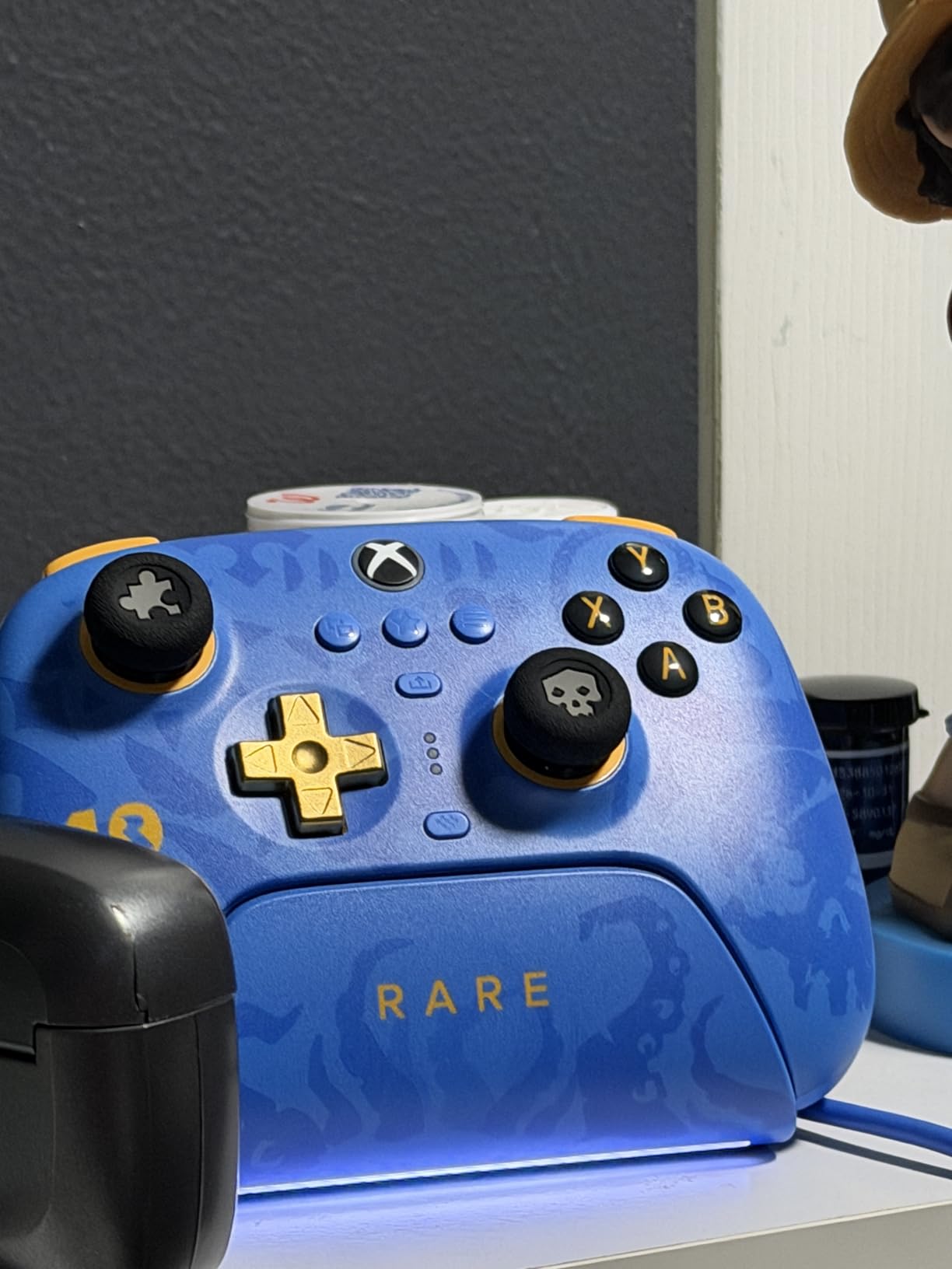 8BitDo Ultimate 3-mode Wireless Controller for Xbox, Hall Effect Joysticks, Pro Back Buttons, Compatibility with Xbox Series X|S & Xbox One, Apple, Windows PC & Android - Rare 40th Anniversary Edition customer photo 2
