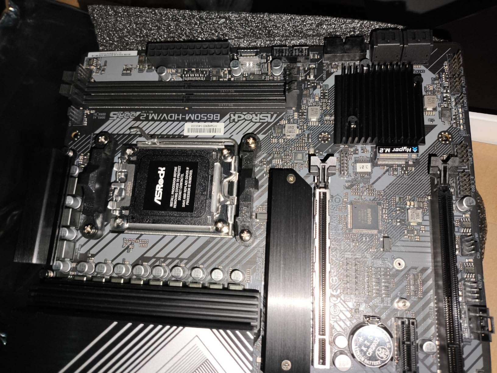 ASRock B650M-HDV M.2 White Micro-ATX AM5 Motherboard, AMD Ryzen 9000/8000/7000, PCIe 5.0 x16, DDR5 8200+(OC), Dual M.2 (Gen5/Gen4), USB 3.2 Type-C, 2.5G LAN customer photo 2