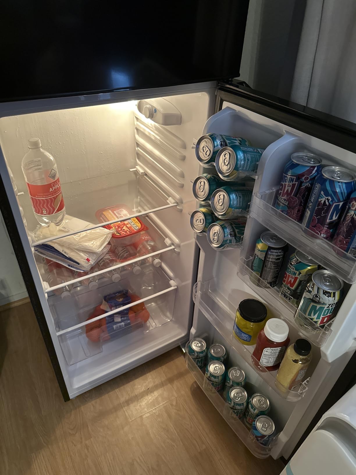 Upstreman 7.7 Cu Ft White Large Capacity Refrigerator with Freezer, Energy Efficient Compact Refrigerator, Adjustable Thermostat & Reversible Door for Apartment, Dorm, Office, Kitchen, White (BD-75) customer photo 1
