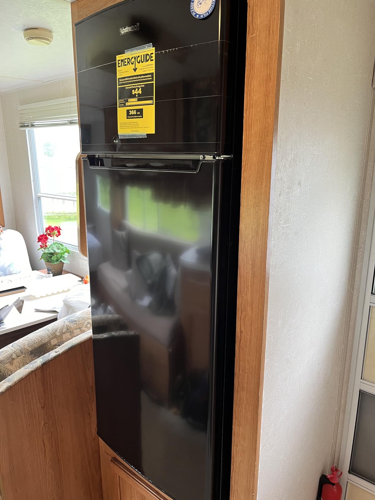 Upstreman 7.7 Cu Ft White Large Capacity Refrigerator with Freezer, Energy Efficient Compact Refrigerator, Adjustable Thermostat & Reversible Door for Apartment, Dorm, Office, Kitchen, White (BD-75) customer photo 2