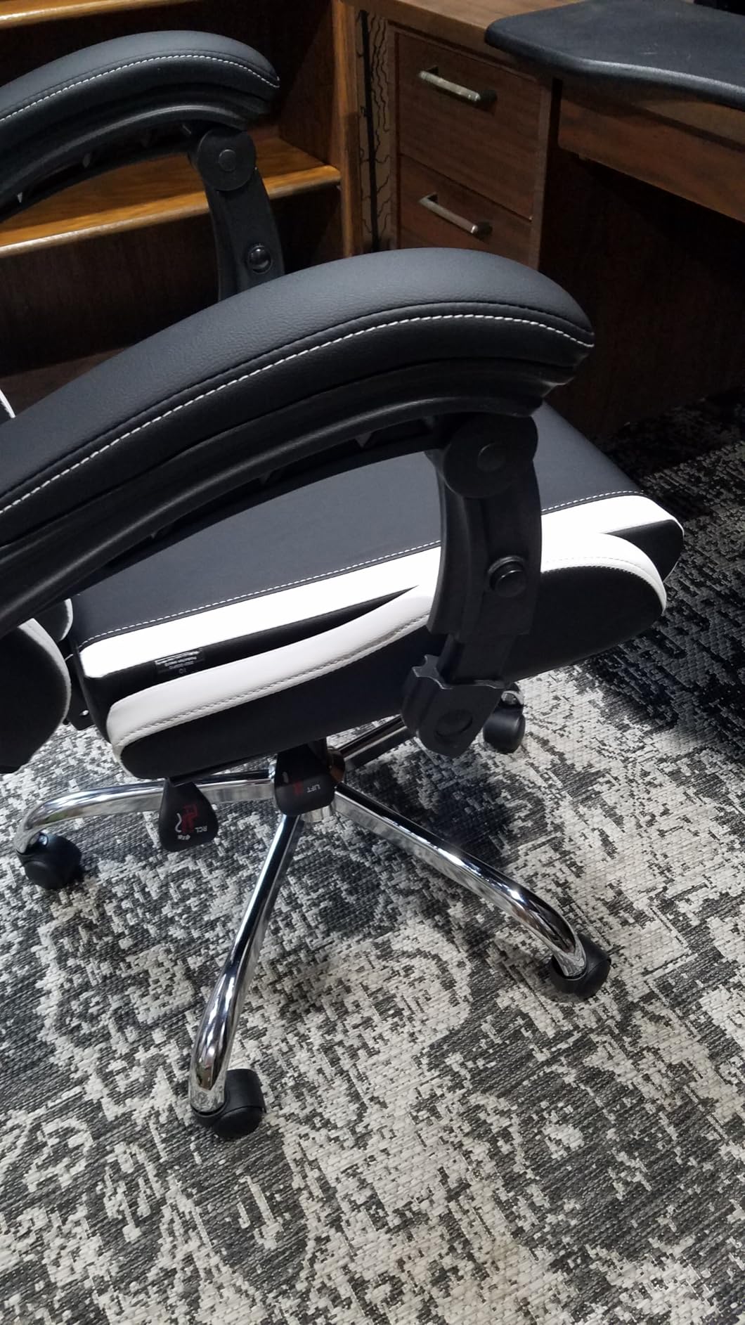 Dowinx Ergonomic Gaming Chair with Footrest & Massage Lumbar, 2D-Linkage Armrests for Computer Chair 330lbs with Headrest Pillow for Office, Home, Streaming and Long Gaming Sessions, Black customer photo 2