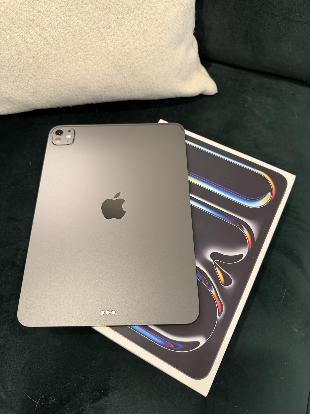 iPad Pro 11-inch (M5): Ultra Retina XDR Display, 256GB, Landscape 12MP Front Camera/12MP Back Camera, LiDAR Scanner, Wi-Fi 7 with Apple N1, Face ID, All-Day Battery Life - Space Black customer photo 2