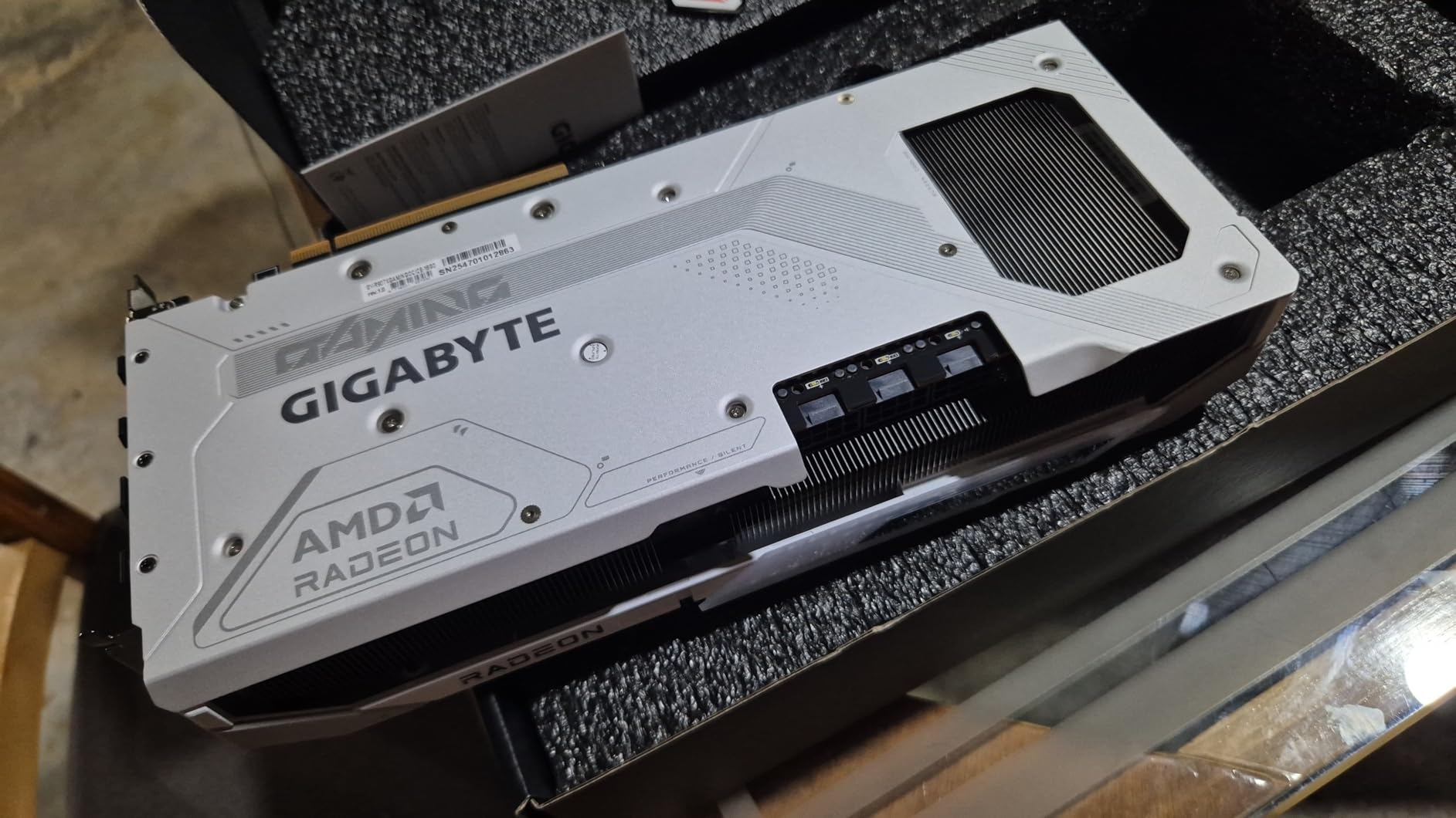 GIGABYTE Radeon™ RX 9070 XT Gaming OC ICE 16G Graphics Card (16GB GDDR6, 256-bit, PCIe 5.0, HDMI/DP 2.1, 2.7 Slot, Hawk Fan, Server-Grade Thermal Gel, Reinforced Structure) customer photo 1