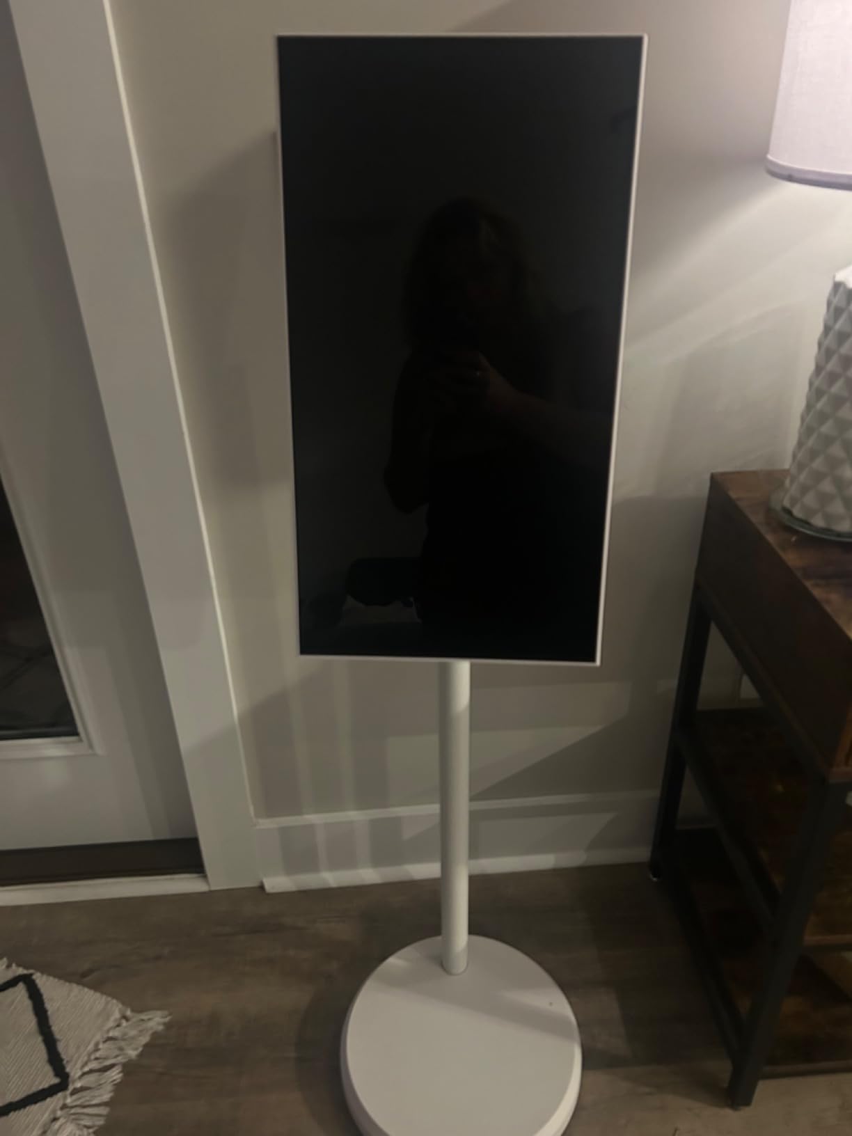 22-Inch Portable TV on Wheels, 1080p Portable Touch Screen Monitor, Android15, EDLA-Certified, Full Swivel Rotation, Smart Rolling TV Built-in 13MP Camera, Built-in Battery(6-8H), 6+128G customer photo 2