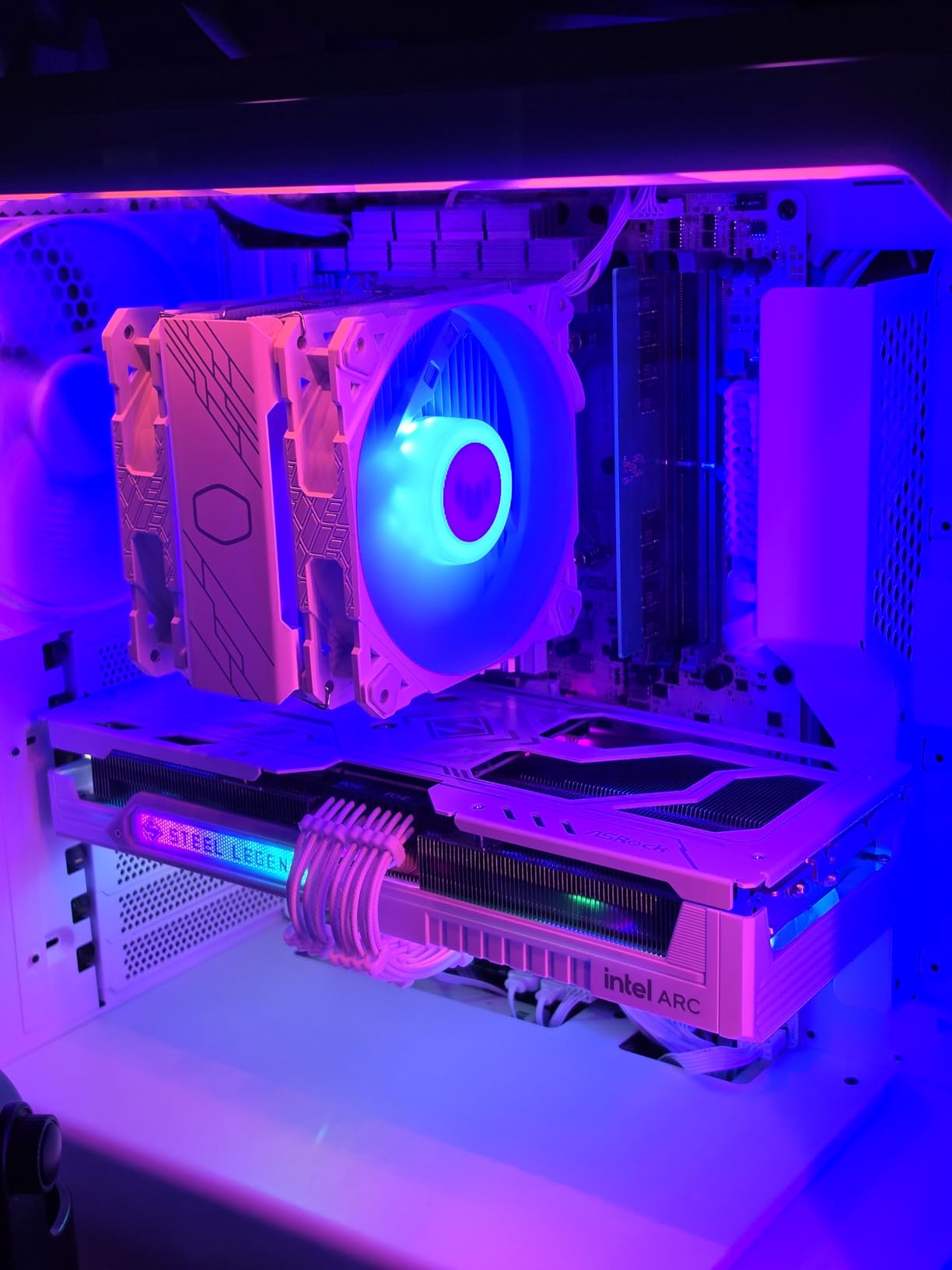 Intel® Core™ Ultra 5 Processor 250K Plus 18 cores (6 P-cores + 12 E-cores) up to 5.3 GHz customer photo 1