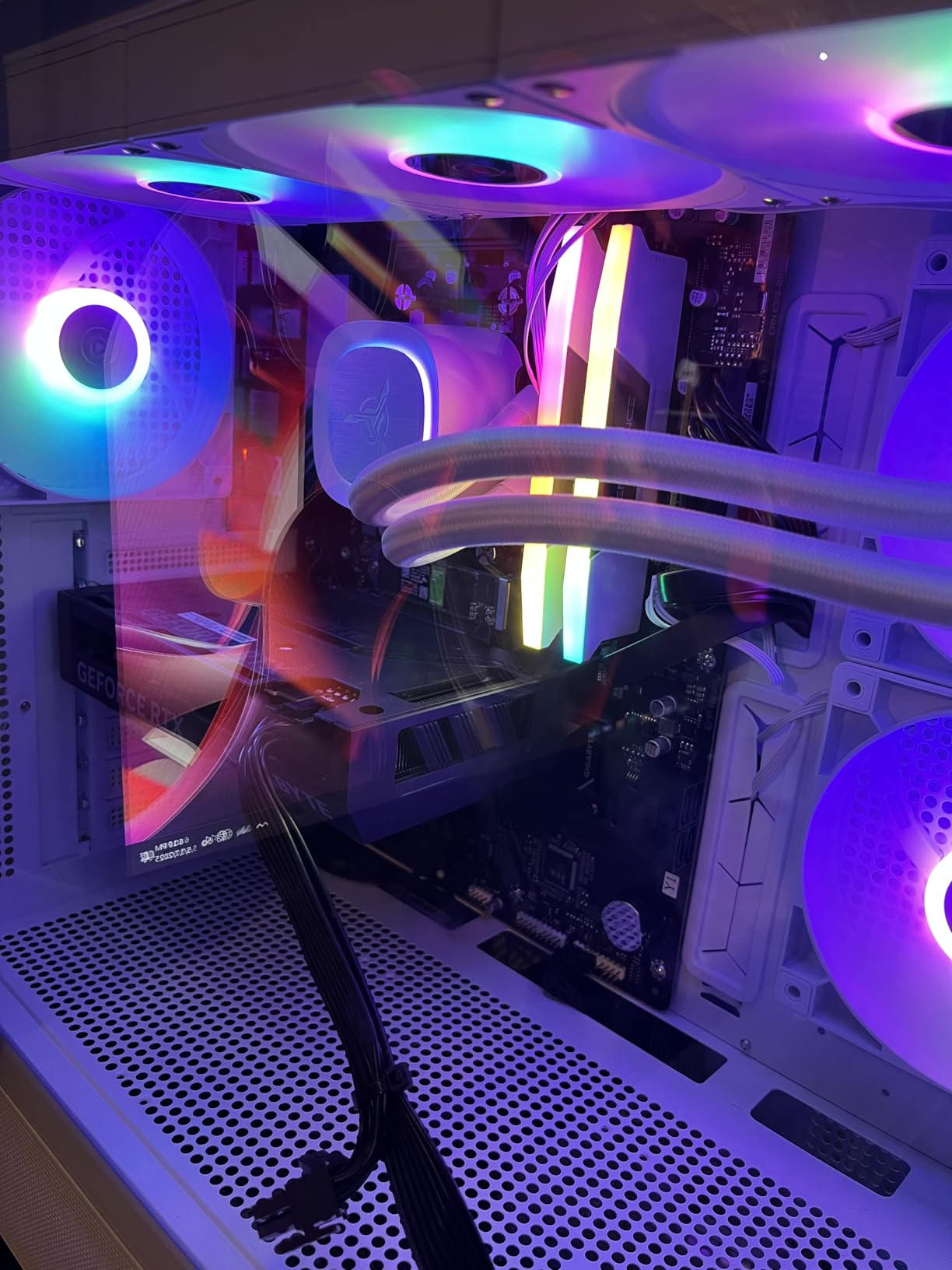 Skytech Gaming Storm Gaming PC, AMD Ryzen 5 5500, NVIDIA RTX 3050 6GB VRAM, 1TB NVMe SSD, 16GB DDR4 RAM 3200, 650W Gold PSU, WI-FI 5, Windows 11 customer photo 1