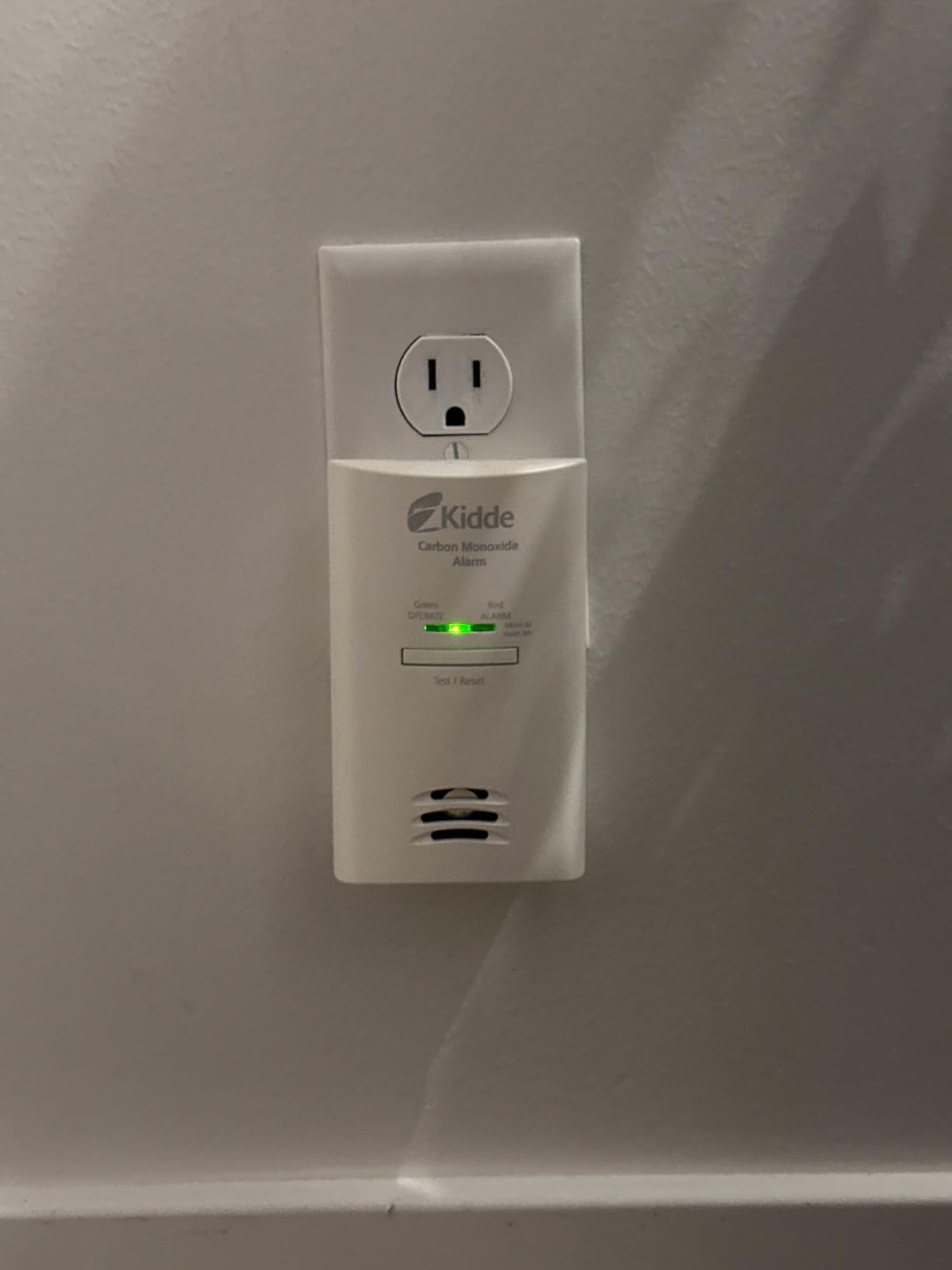 Kidde Carbon Monoxide Detector, Propane, Natural, Methane, & Explosive Gas Alarm, Plug-in Wall with 9-Volt Battery Backup, Digital LED Display customer photo 2