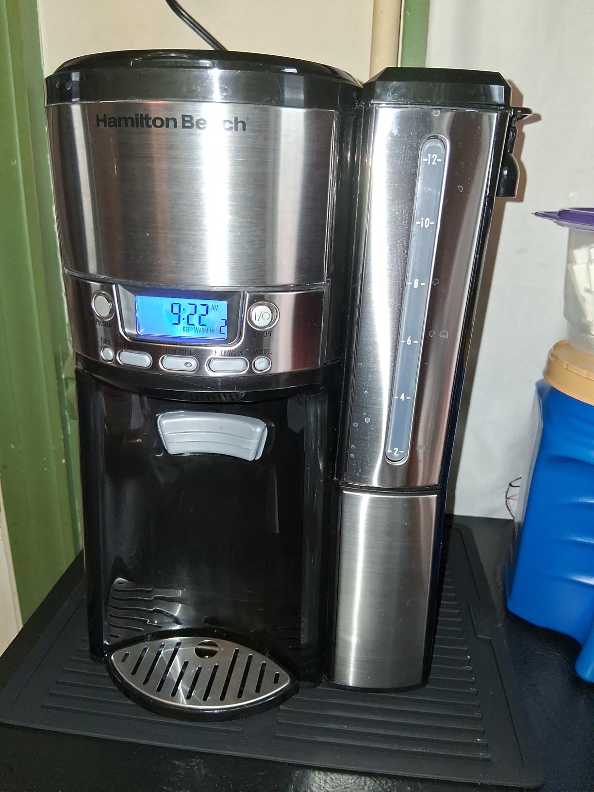 Hamilton Beach One Press Programmable Dispensing 12 Cup Coffee Maker with Internal Coffee Pot, 60 oz. Removable Reservoir customer photo 2