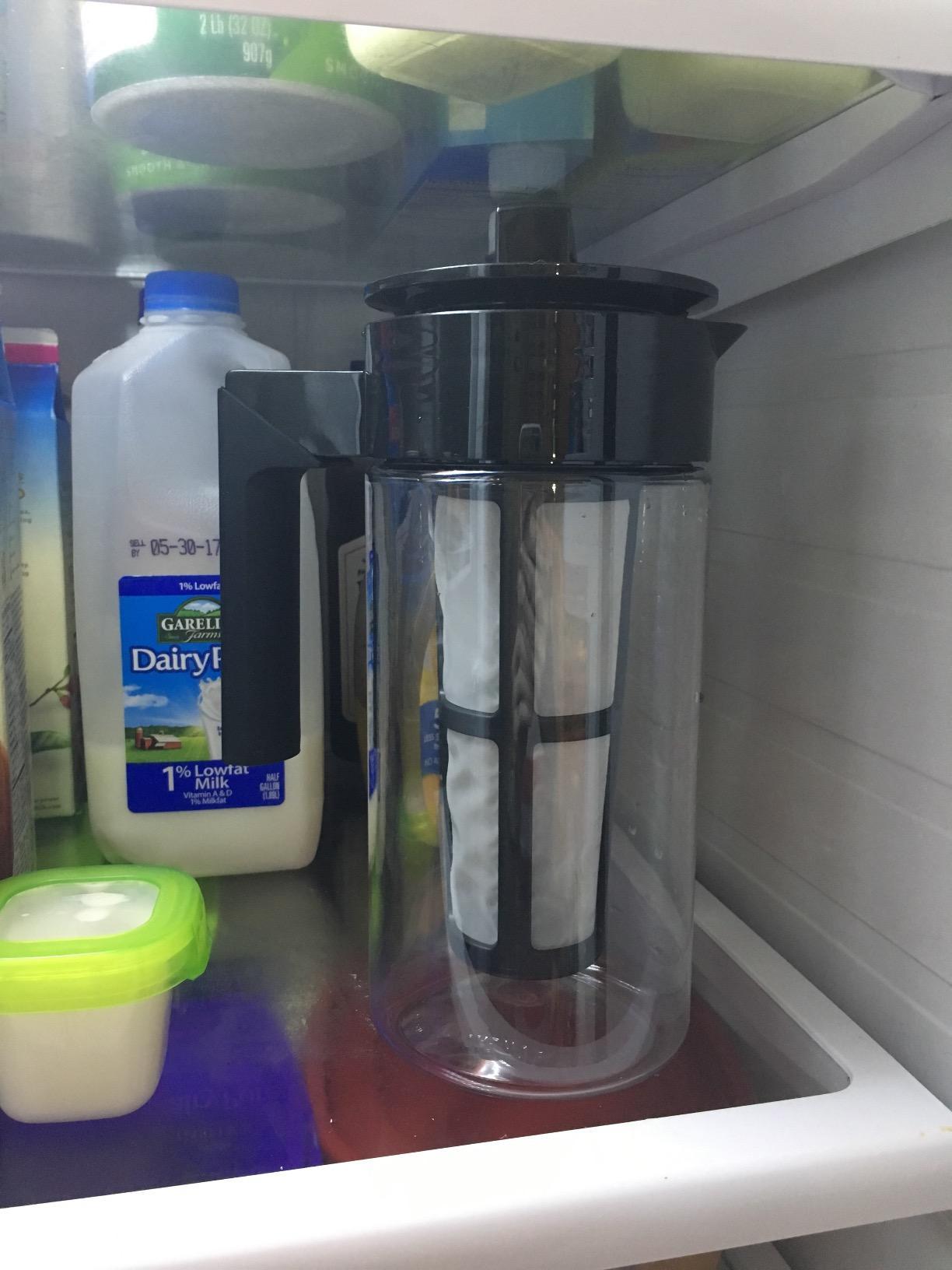Takeya Deluxe Cold Brew Coffee Maker - BPA-Free Tritan Pitcher with Airtight Leakproof Lid, Silicone Grip Handle, Fine-Mesh Filter - Shatter-Proof, Dishwasher Safe, Made in USA - 1 Quart/Black customer photo 1