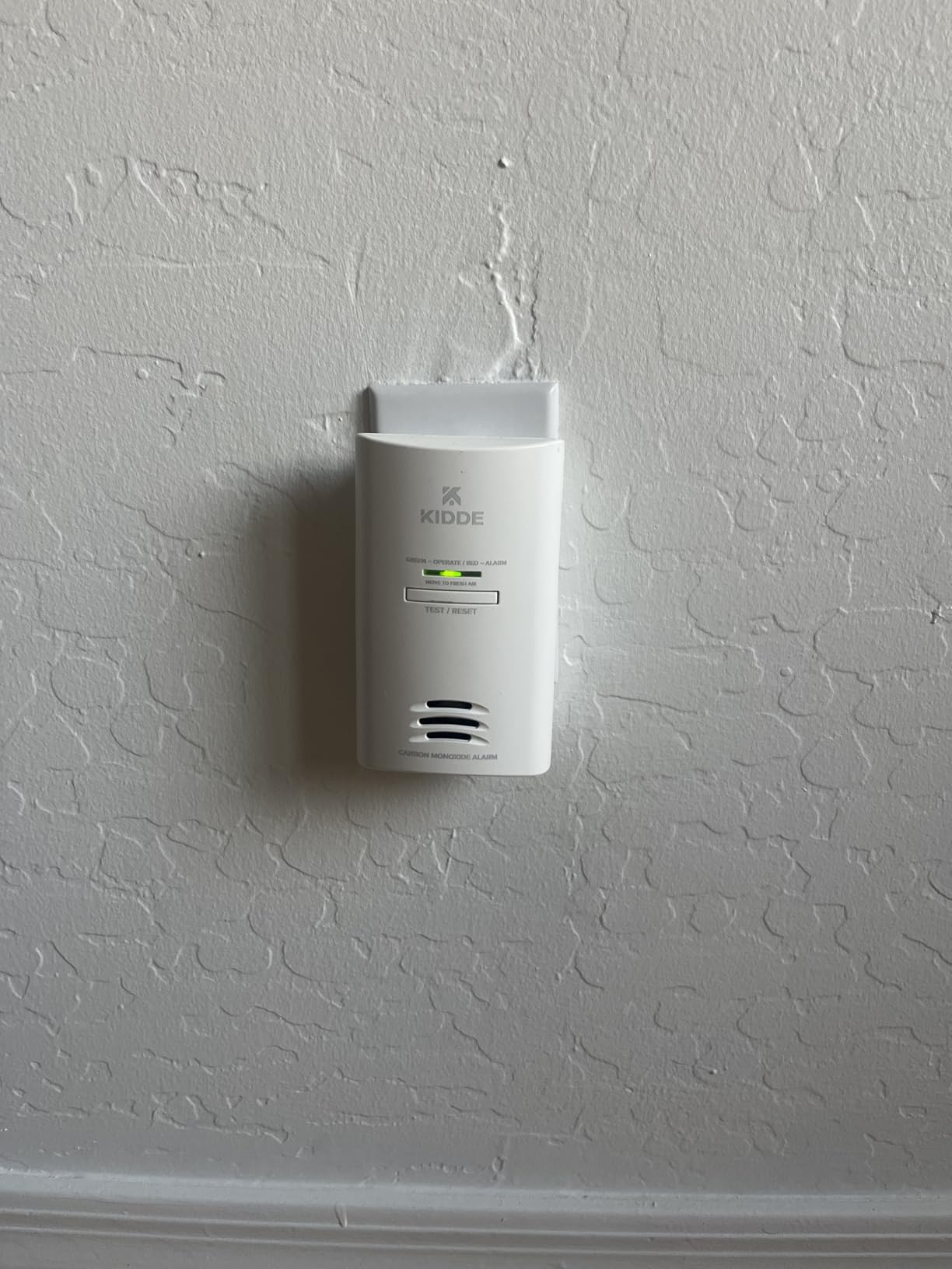 Kidde Carbon Monoxide Detector, Plug-in Wall with AA Battery Backup, Test-Hush Button customer photo 1