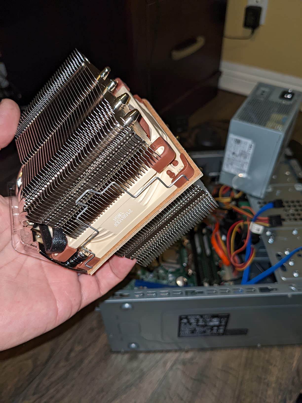 Noctua NH-D9L, Quiet High-Performance Dual-Tower CPU Cooler customer photo 2