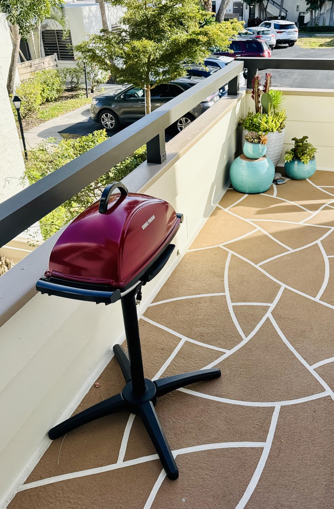 George Foreman Indoor/Outdoor Electric Grill with Stand, 5 heat settings and fat-removing drip tray customer photo 1