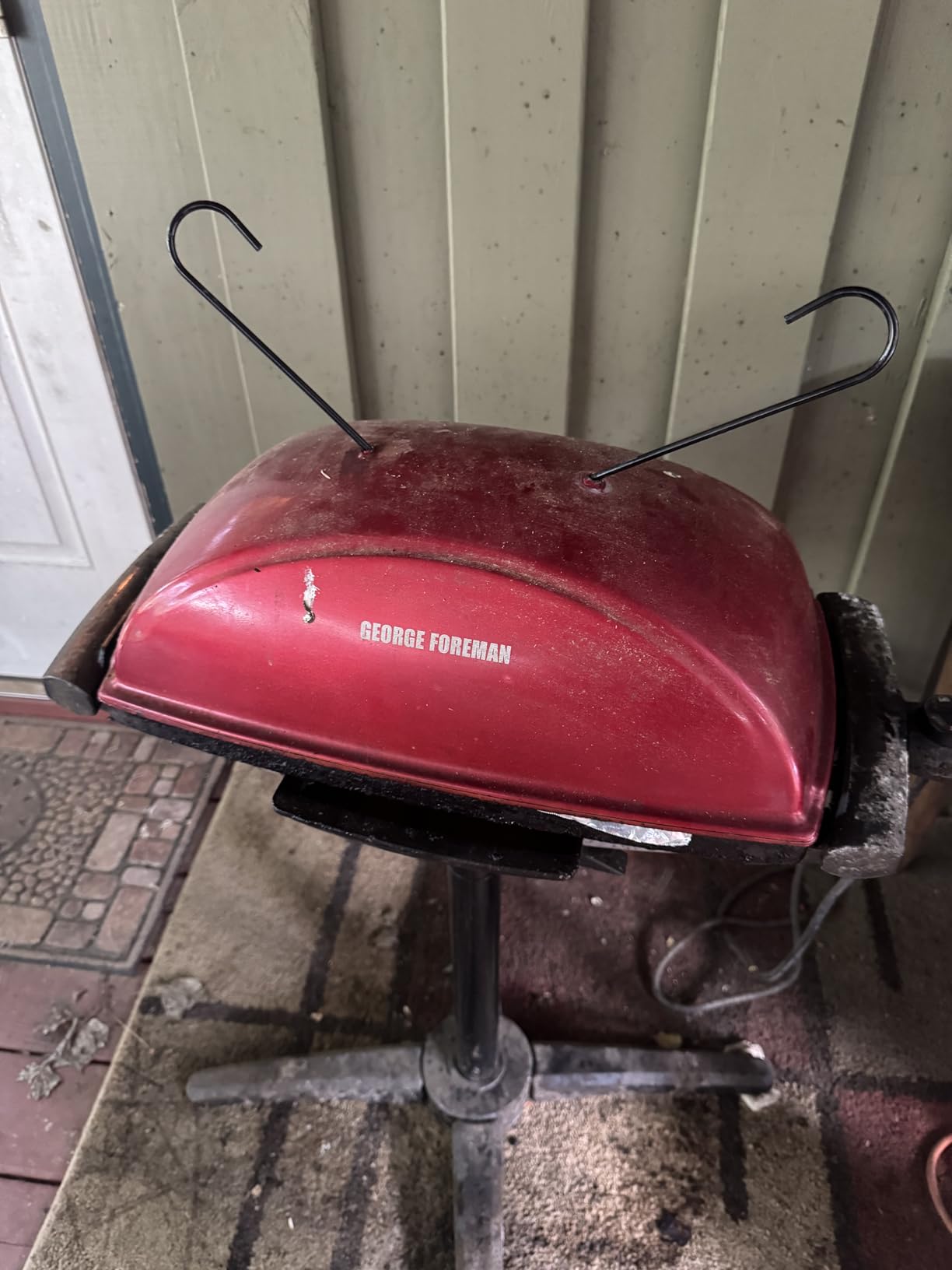 George Foreman Indoor/Outdoor Electric Grill with Stand, 5 heat settings and fat-removing drip tray customer photo 2