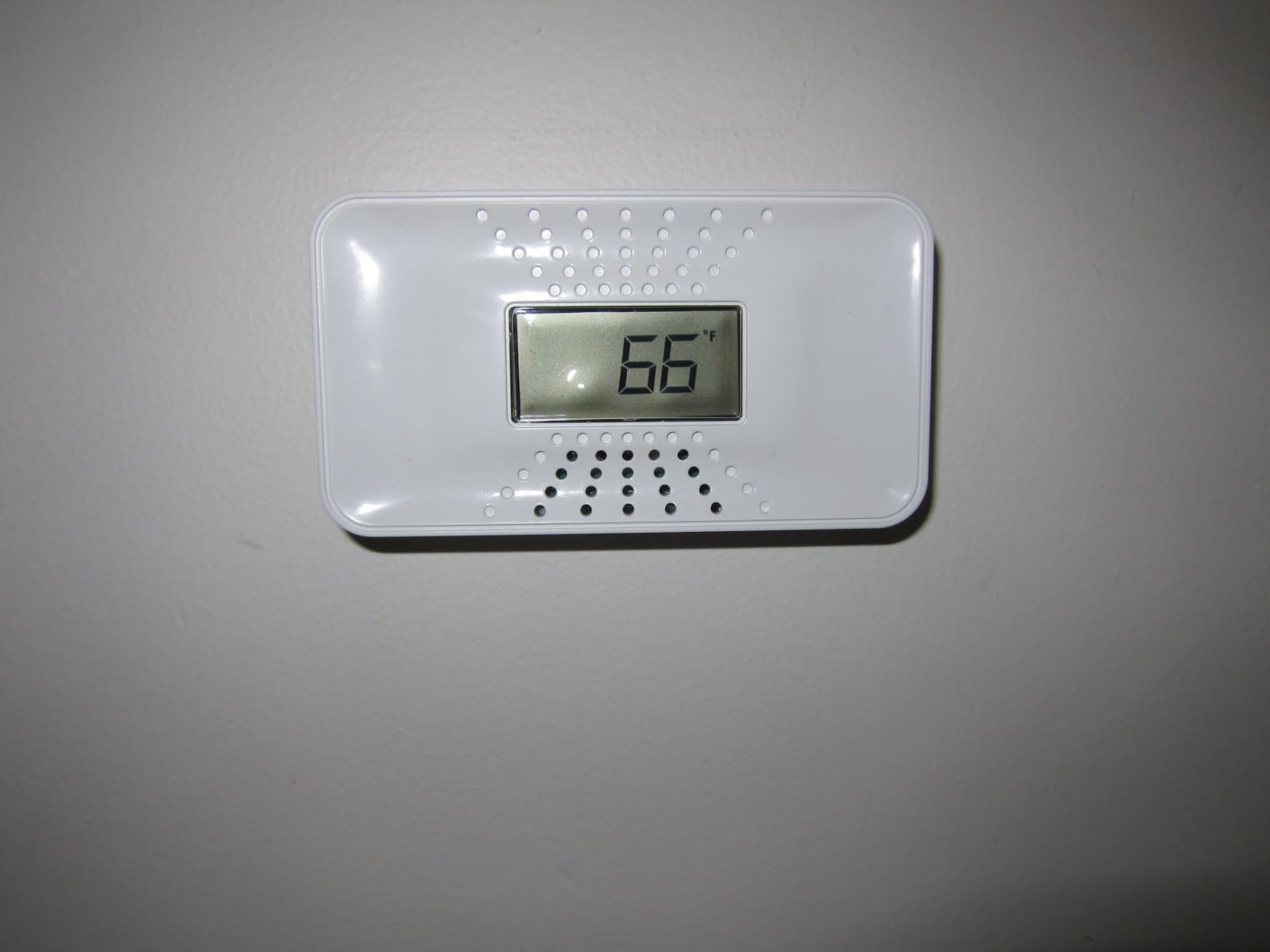 First Alert CO710 Carbon Monoxide Detector with 10-Year Battery and Digital Temperature Display customer photo 2