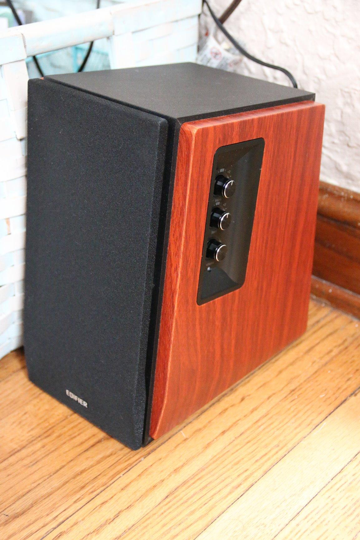 Edifier R1700BT Bluetooth Bookshelf Speaker - Active Near-Field Studio Monitors - Powered Speakers 2.0 Setup Wooden Enclosure - 66w RMS customer photo 1
