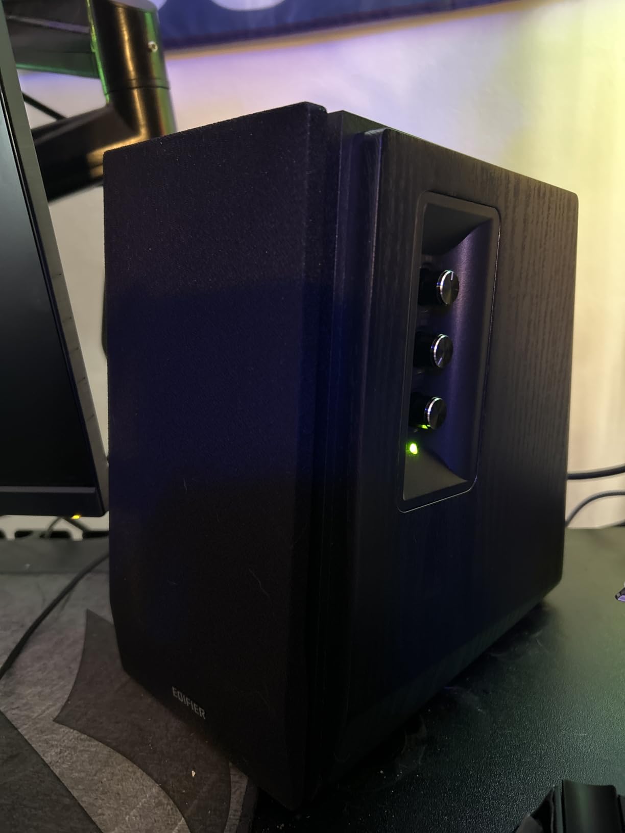 Edifier R1700BT Bluetooth Bookshelf Speaker - Active Near-Field Studio Monitors - Powered Speakers 2.0 Setup Wooden Enclosure - 66w RMS customer photo 2