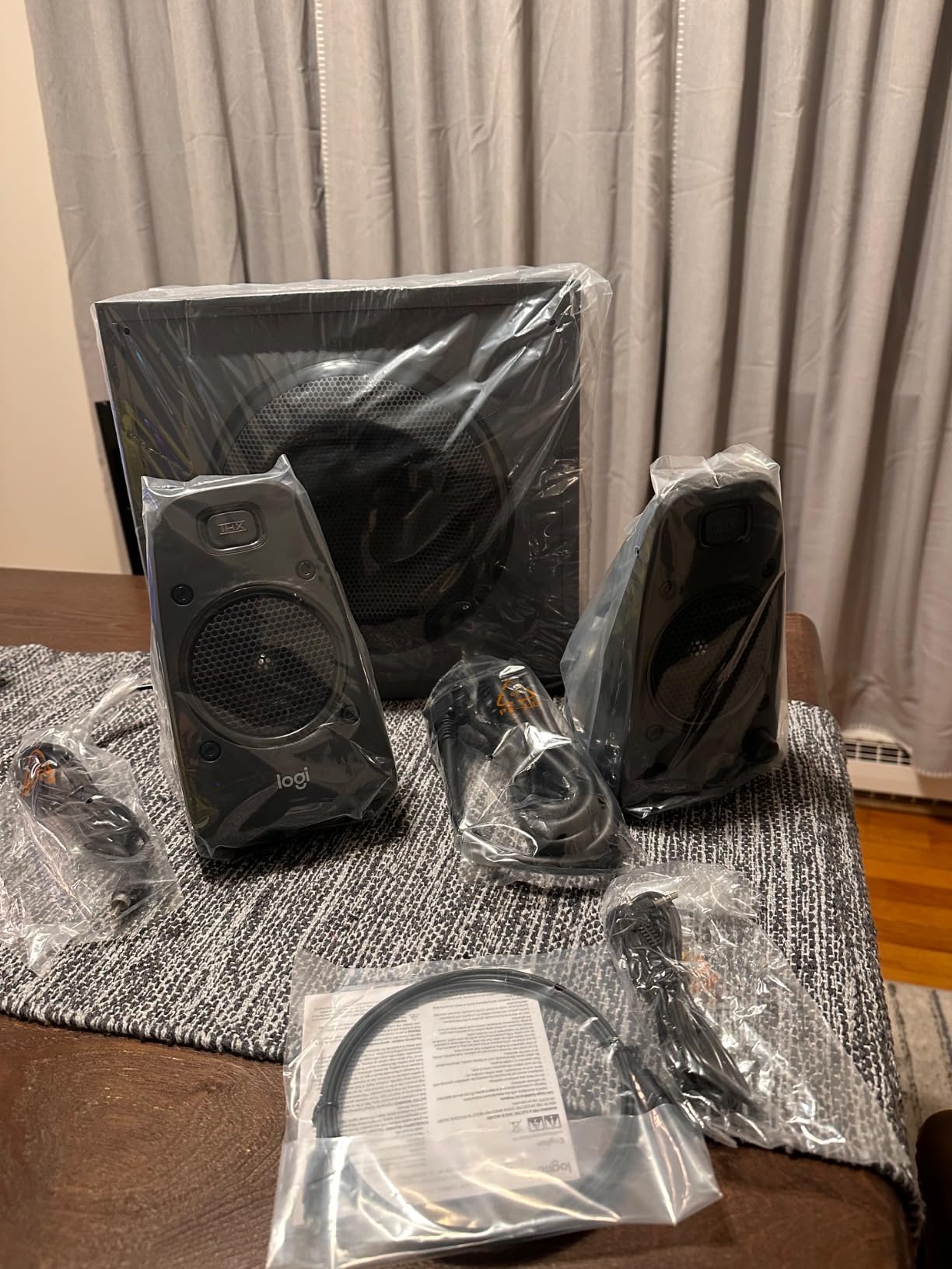 Logitech Z625 Powerful THX Certified 2.1 Speaker System with Optical Input customer photo 2