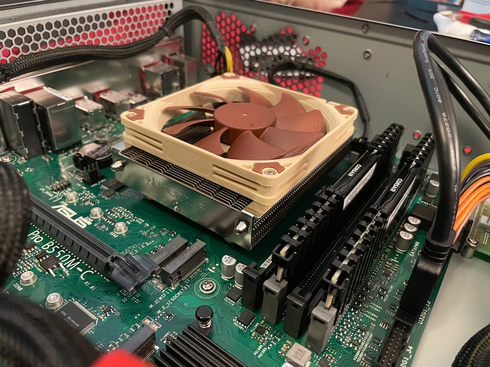 Noctua NH-L9a-AM4, Quiet High-Performance Low-Profile CPU Cooler | Only 37mm Height, ITX SFF Low-Noise Cooling, For AMD AM4, 92mm Slim Fan, No RAM or PCIe Overhang, Rich Accessory Kit customer photo 2