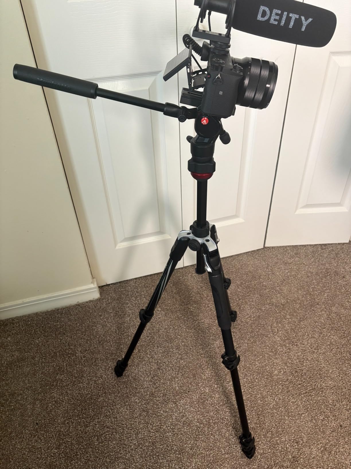Manfrotto Befree Live, Travel Video Tripod with Video Camera Head and Lever Closure, Aluminum Tripod for DSLR, Mirrorless, Reflex Cameras and Video Cameras customer photo 1