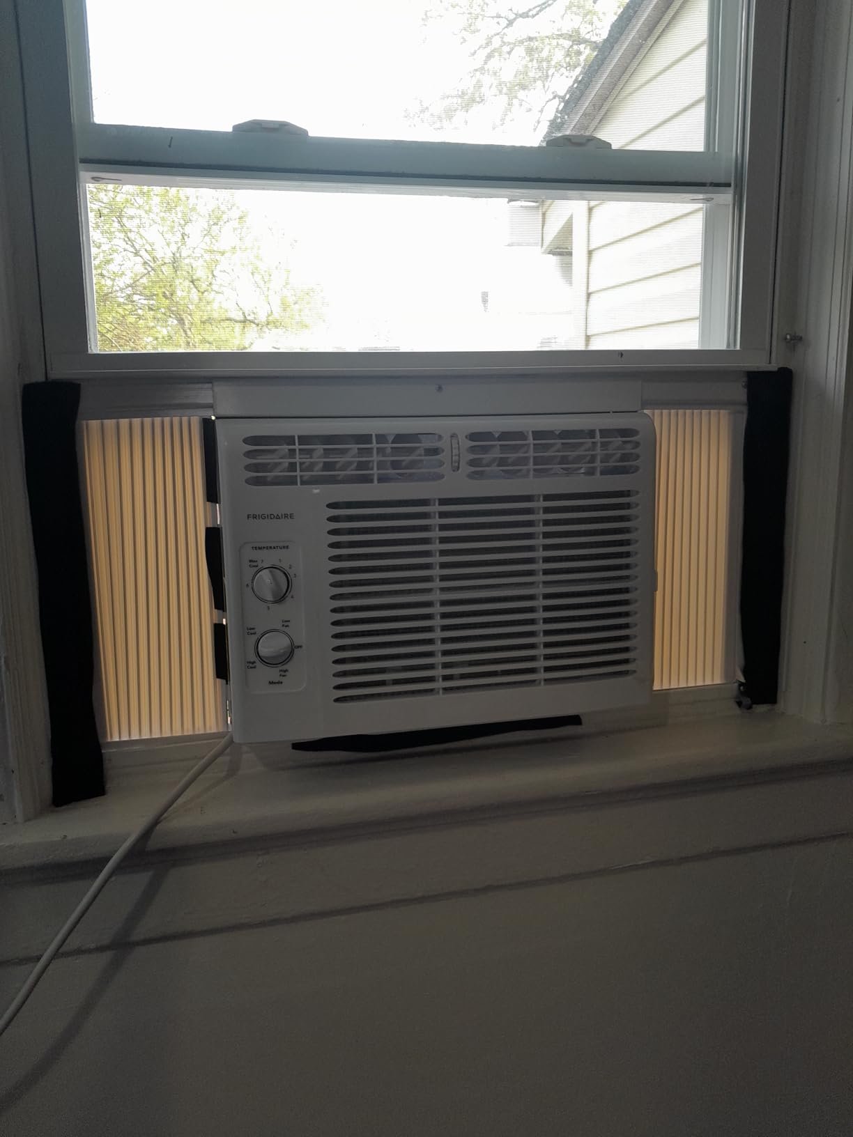 Frigidaire 5,000 BTU Window-Mounted Air Conditioner, Cools Up to 150 Sq. Ft., Quiet Operation, Effortless Temperature Control, 2 Fan Speeds, Auto Restart, White customer photo 1