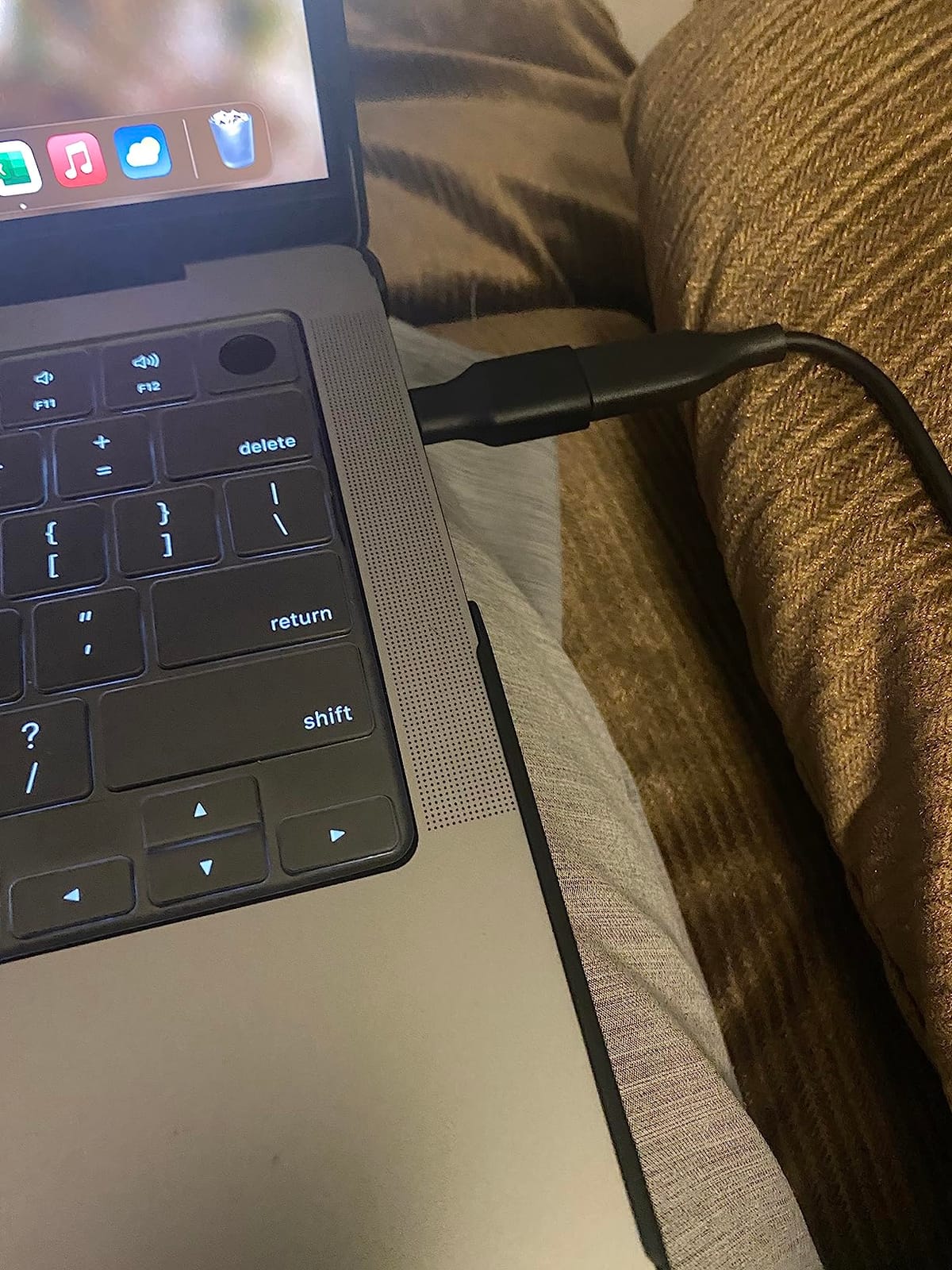 WD 2TB My Passport for Mac, Navy, Portable External Hard Drive with backup software and password protection, USB 3.1/USB 3.0 compatible - WDBA2D0020BBL-WESN customer photo 1