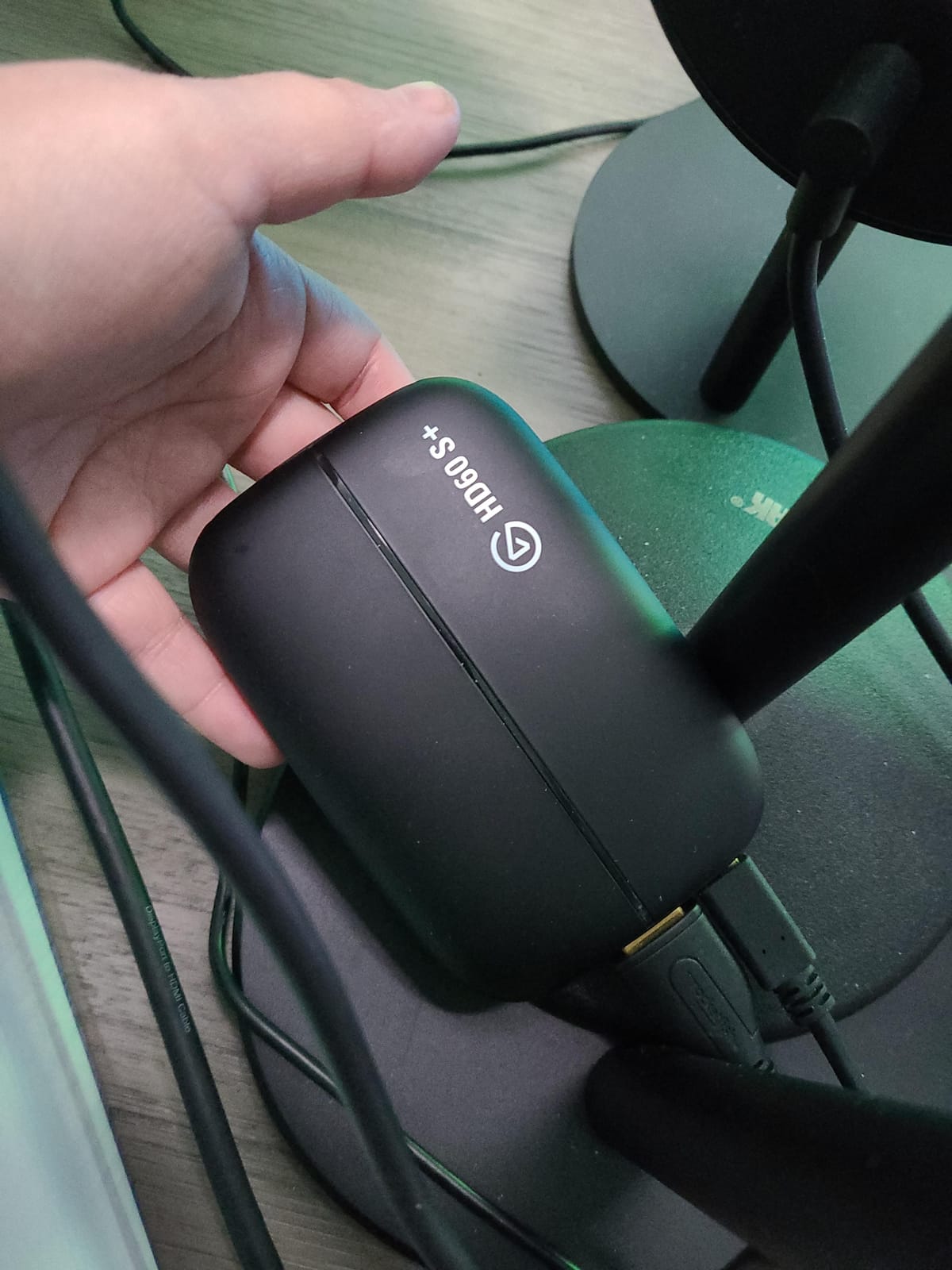 Elgato HD60 S+, External Capture Card, Stream and Record in 1080p60 HDR10 or 4K60 HDR10 with ultra-low latency on PS5, PS4/Pro, Xbox Series X/S, Xbox One X/S, in OBS and more, works with PC and Mac customer photo 1