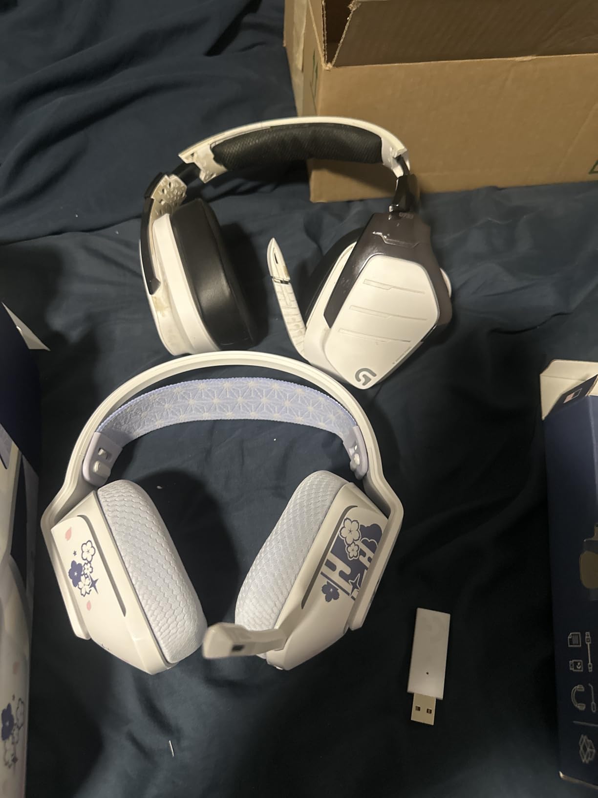 Logitech G733 Lightspeed Wireless Gaming Headset - White | Suspension headband, LIGHTSYNC RGB, Blue VO!CE mic technology, PRO-G audio drivers customer photo 2