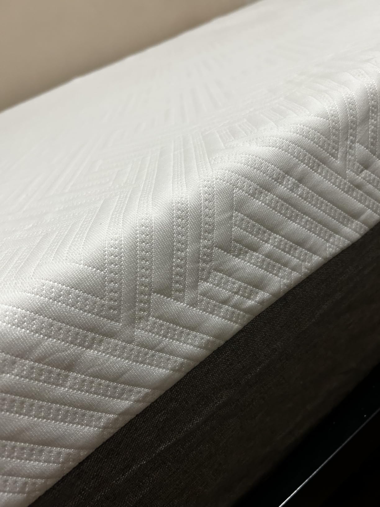Novilla Bliss Queen Size Mattress, 12 Inch Gel Memory Foam Mattress Queen | Cool Night Sleep & Pressure Relief, Support Foam for Spine Alignment & Motion Isolation, Medium Plush Feel customer photo 2