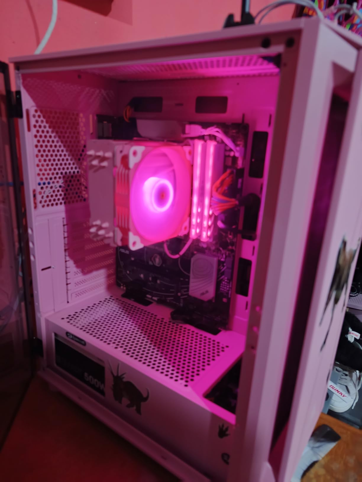 Thermaltake Toughpower GX2 80+ Gold 600W SLI/Crossfire Ready Continuous Power ATX 12V V2.4/EPS V2.92 Non Modular Power Supply 5 Year Warranty customer photo 2