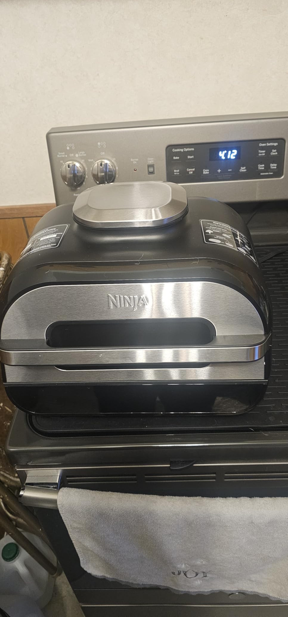 Ninja Foodi Smart XL 6-in-1 Indoor Grill & Air Fryer, Black/Silver, FG551, Smart Cook System with built-in thermometer, XL capacity customer photo 1