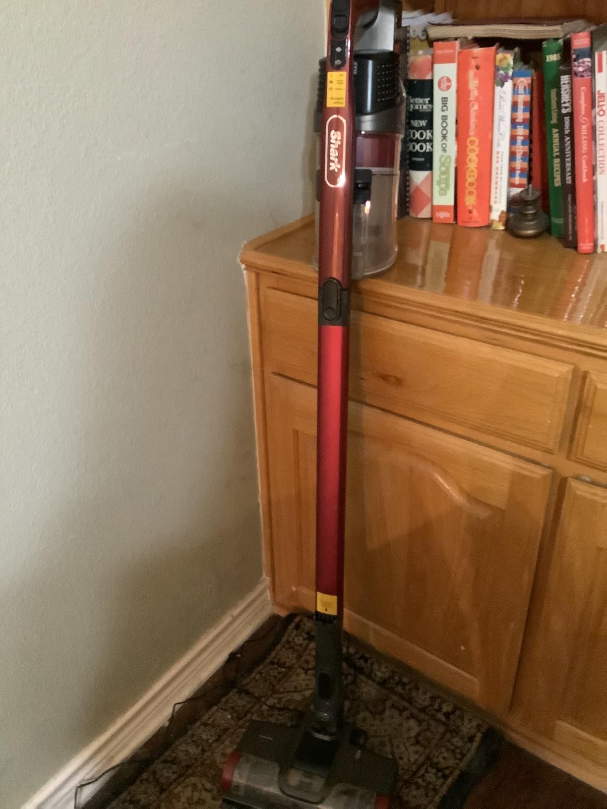 Shark Cordless Vacuum Cleaner, Red, IZ362H | HEPA Filter, Lightweight, Pet Hair Pickup, Removable Handheld, Crevice, Upholstery & Dusting Brush Included, 40-Min Runtime customer photo 1