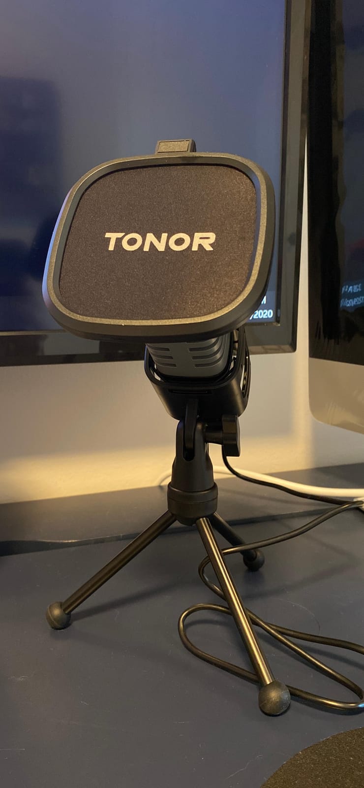 TONOR USB Microphone for PC, Cardioid Condenser Computer Mic with Tripod Stand, Pop Filter, Shock Mount for Gaming, Streaming, Podcasting, YouTube customer photo 1