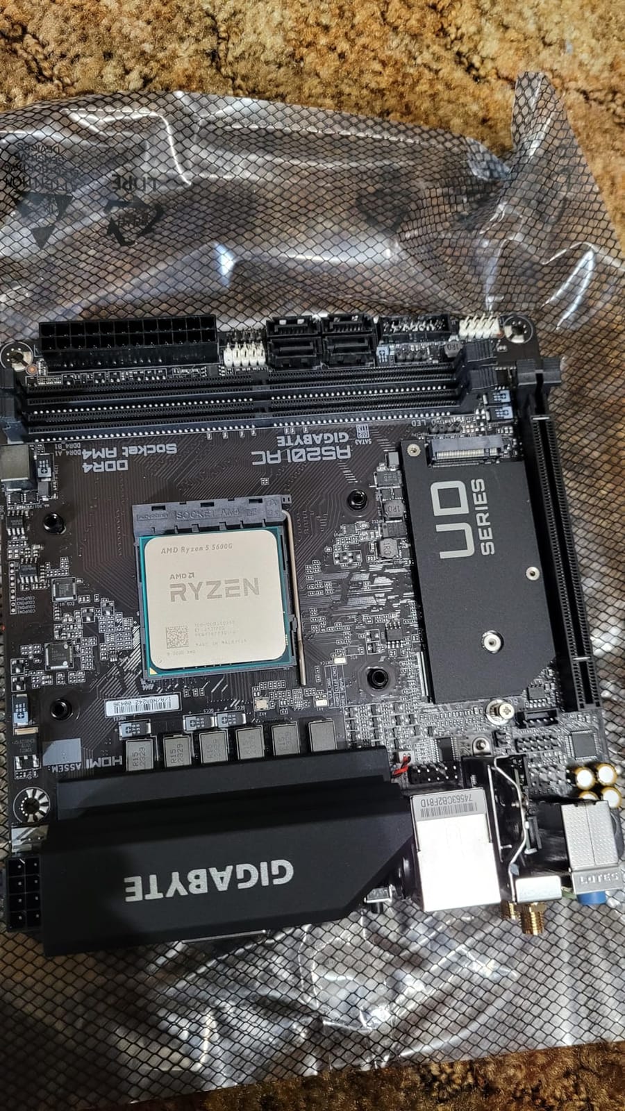 Gigabyte A520I AC (AMD Ryzen AM4/Mini-ITX/Direct 6 Phases Digital PWM with 55A DrMOS/Gaming GbE LAN/Intel WiFi+Bluetooth/NVMe PCIe 3.0 x4 M.2/3 Display Interfaces/Q-Flash Plus/Motherboard) customer photo 2