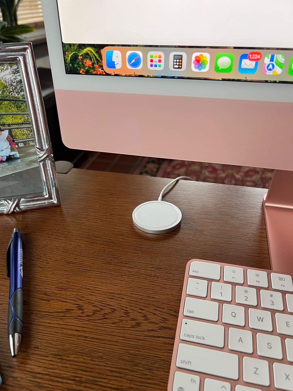 Apple MagSafe Charger - Wireless Charger with Fast Charging Capability, Compatible with iPhone and AirPods customer photo 1