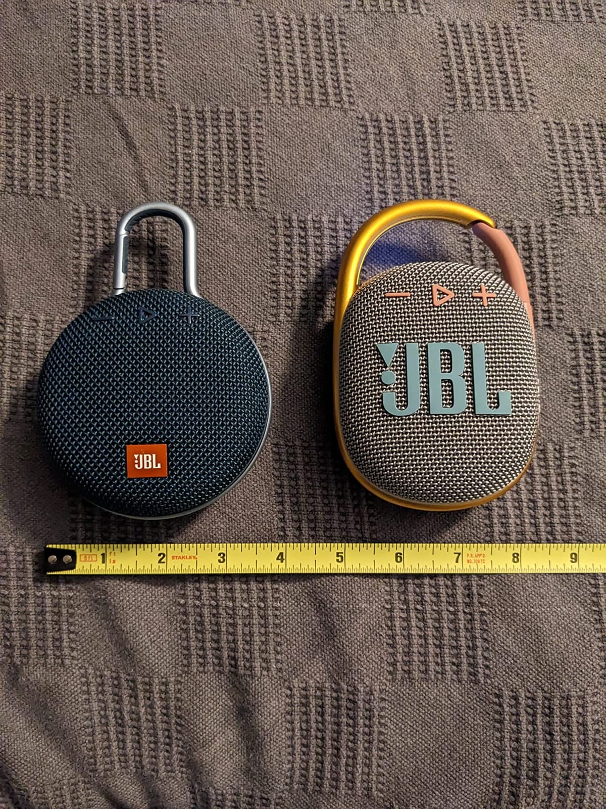JBL Clip 4 - Portable Mini Bluetooth Speaker, big audio and punchy bass, integrated carabiner, IP67 waterproof and dustproof, 10 hours of playtime, speaker for home, outdoor and travel (Grey) customer photo 1