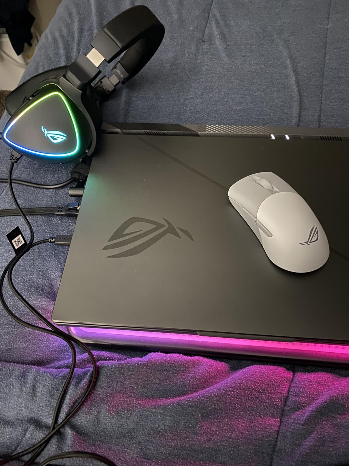 ASUS ROG Delta S Gaming Headset with USB-C | Ai Powered Noise-Canceling Microphone | Over-Ear Headphones for PC, Mac, Nintendo Switch, and Sony Playstation | Ergonomic Design, Black customer photo 1