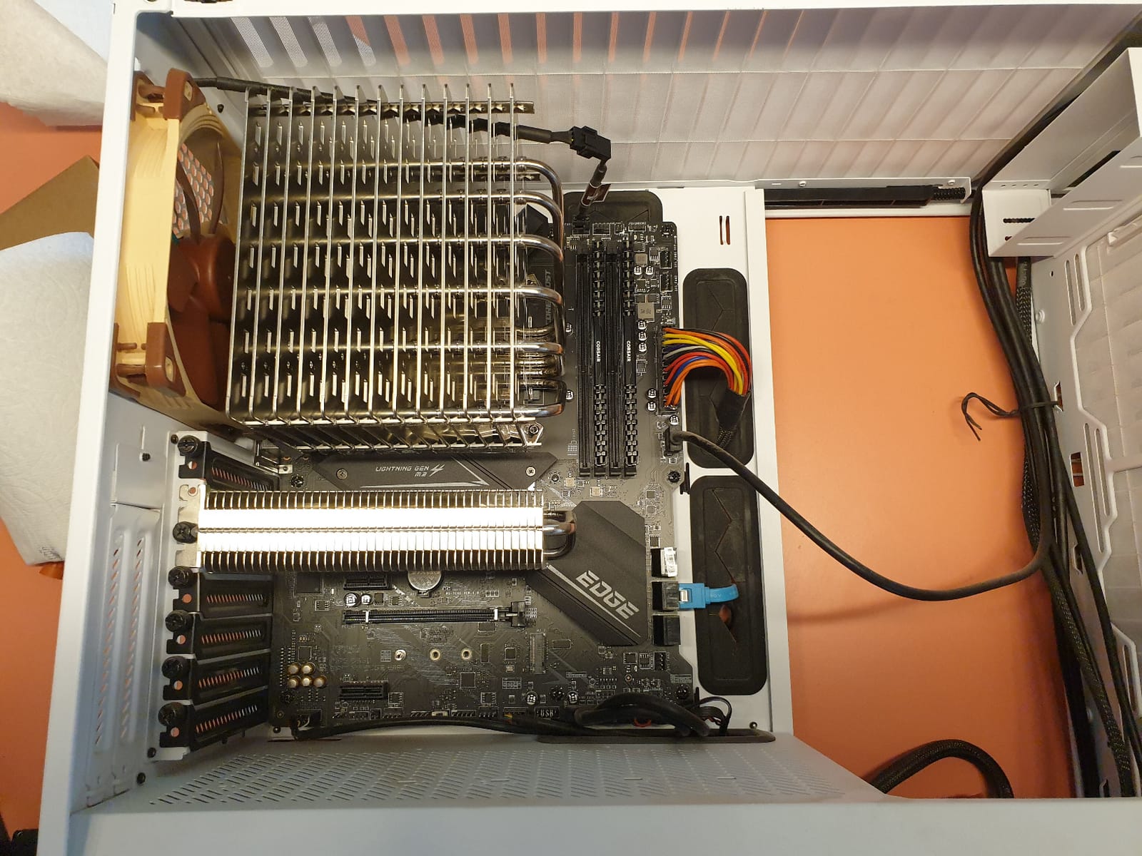 Noctua NH-P1, High-Performance Passive Fanless Silent CPU Cooler | 158mm Height, Zero Noise Cooling, 6 Heatpipes, For Intel and AMD, Excellent RAM and PCIe Compatibility, Rich Accessory Kit customer photo 1