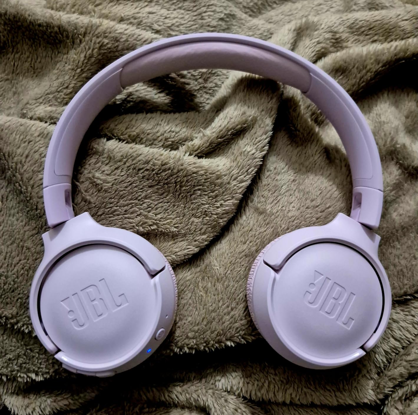 JBL Tune 510BT - Bluetooth headphones with up to 40 hours battery, microphone for call, foldable and comfortable, Android and iOs compatible customer photo 1