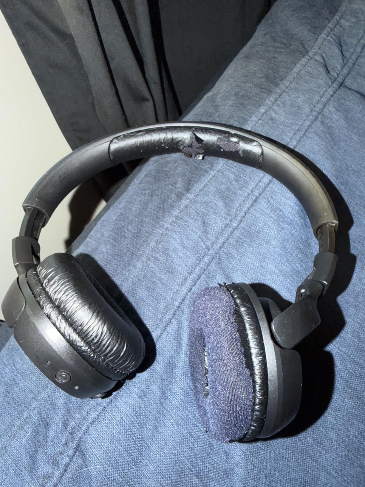JBL Tune 510BT - Bluetooth headphones with up to 40 hours battery, microphone for call, foldable and comfortable, Android and iOs compatible customer photo 2