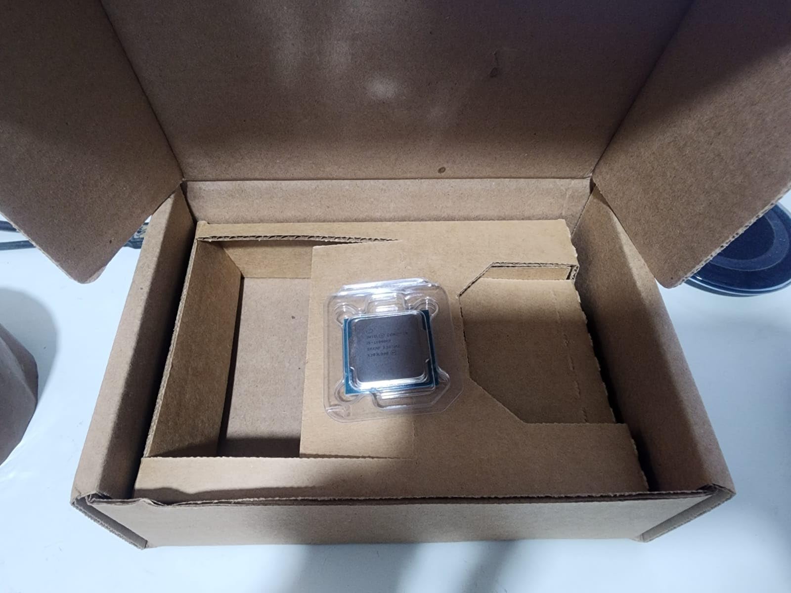 Core i9-11900KF Desktop Processor 8 Cores up to 5.3 GHz Unlocked LGA1200 (Intel 500 Series & Select 400 Series Chipset) 125W customer photo 1