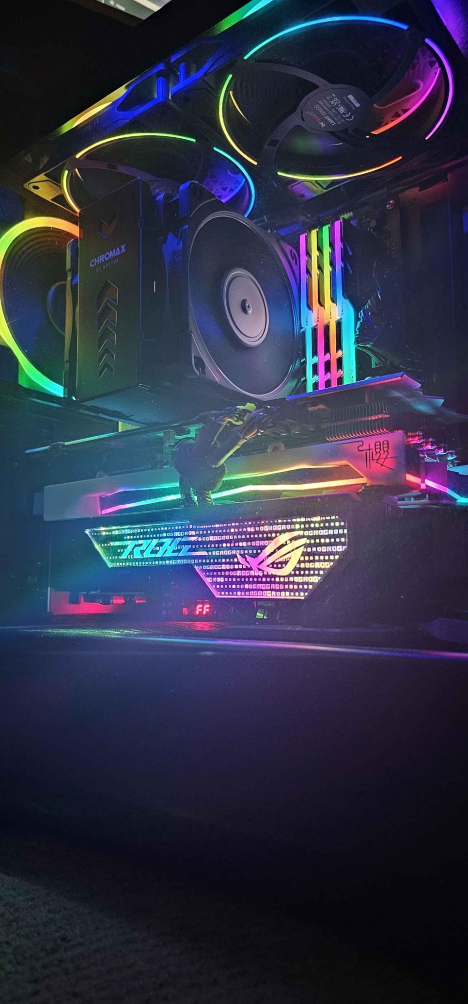 Noctua NH-U12A chromax.Black, Quiet High-Performance Tower CPU Cooler, 158mm Height, High-End Low-Noise Cooling, For Intel & AMD, Dual 120mm Fans, 100% RAM Compatibility, Rich Accessory Kit customer photo 1