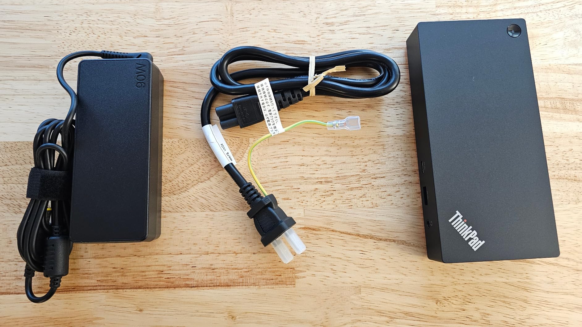Lenovo ThinkPad Universal USB-C Dock-40AY0090 customer photo 1
