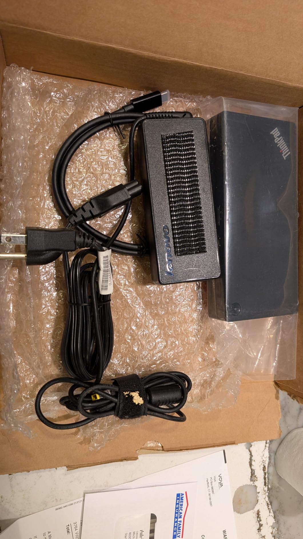 Lenovo ThinkPad Universal USB-C Dock-40AY0090 customer photo 2