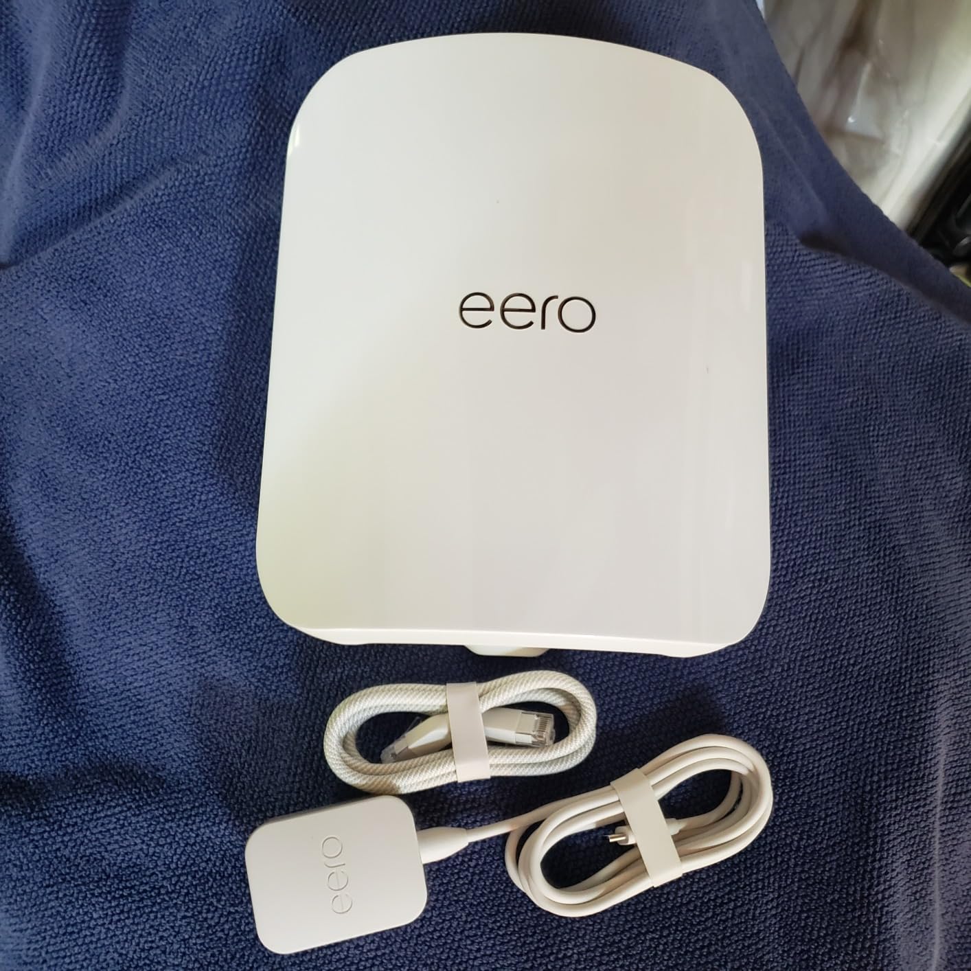 Amazon eero Max 7 mesh wifi router (newest model) - Supports internet plans up to 10 Gbps, Coverage up to 2,500 sq. ft., Connect 250+ devices, 1-pack customer photo 1