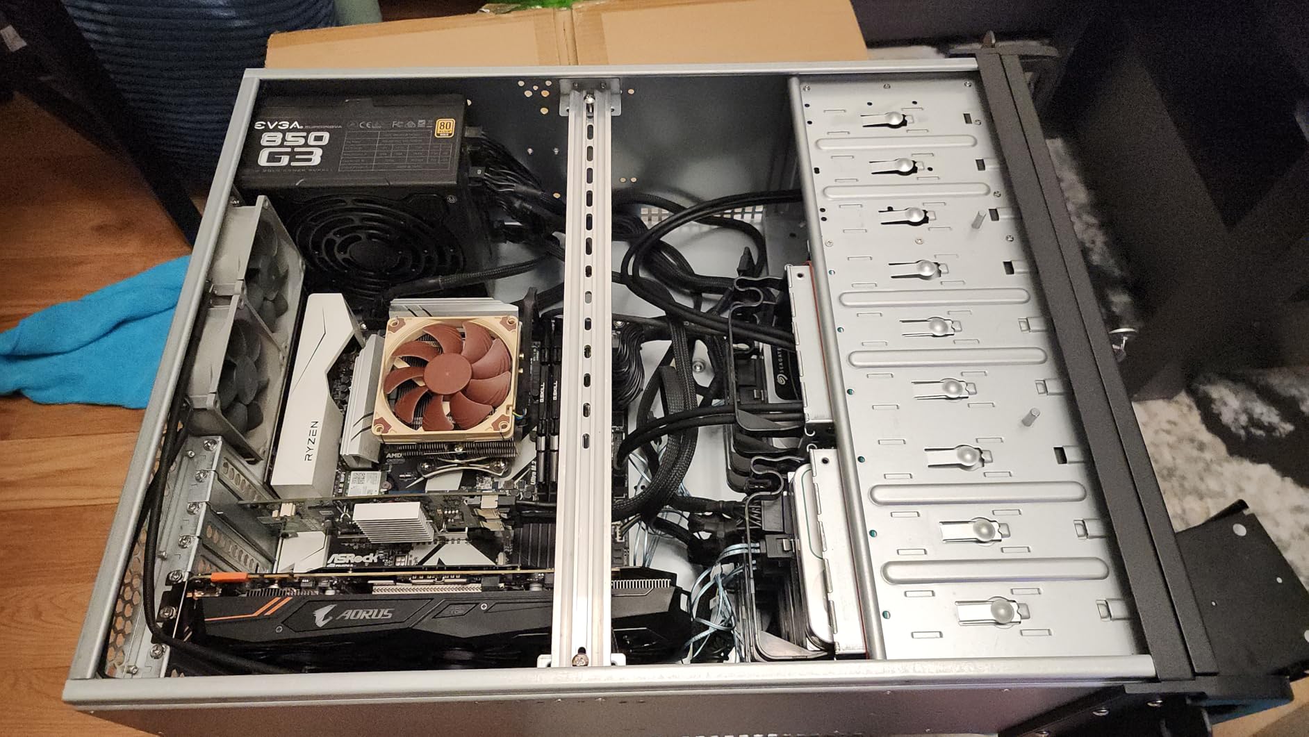 Rosewill 4U Server Chassis Rackmount Case | 8 x 3.5 HDD Bays + 3 x 5.25 Devices | ATX, CEB Compatible | 2 x Front 120mm PWM Fans + 2 x Rear 80mm Fans | 2 x USB 3.0 | Front Panel Lock | RSV-R4000U customer photo 1