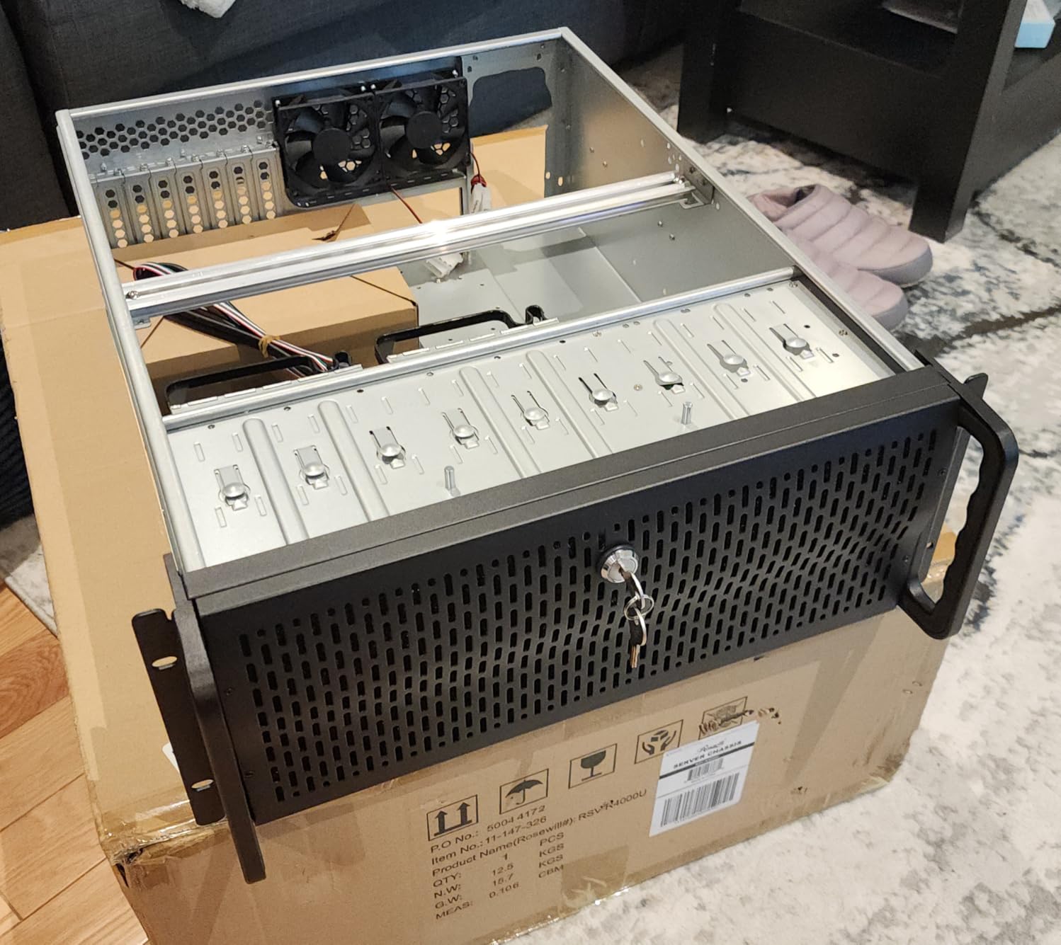 Rosewill 4U Server Chassis Rackmount Case | 8 x 3.5 HDD Bays + 3 x 5.25 Devices | ATX, CEB Compatible | 2 x Front 120mm PWM Fans + 2 x Rear 80mm Fans | 2 x USB 3.0 | Front Panel Lock | RSV-R4000U customer photo 2
