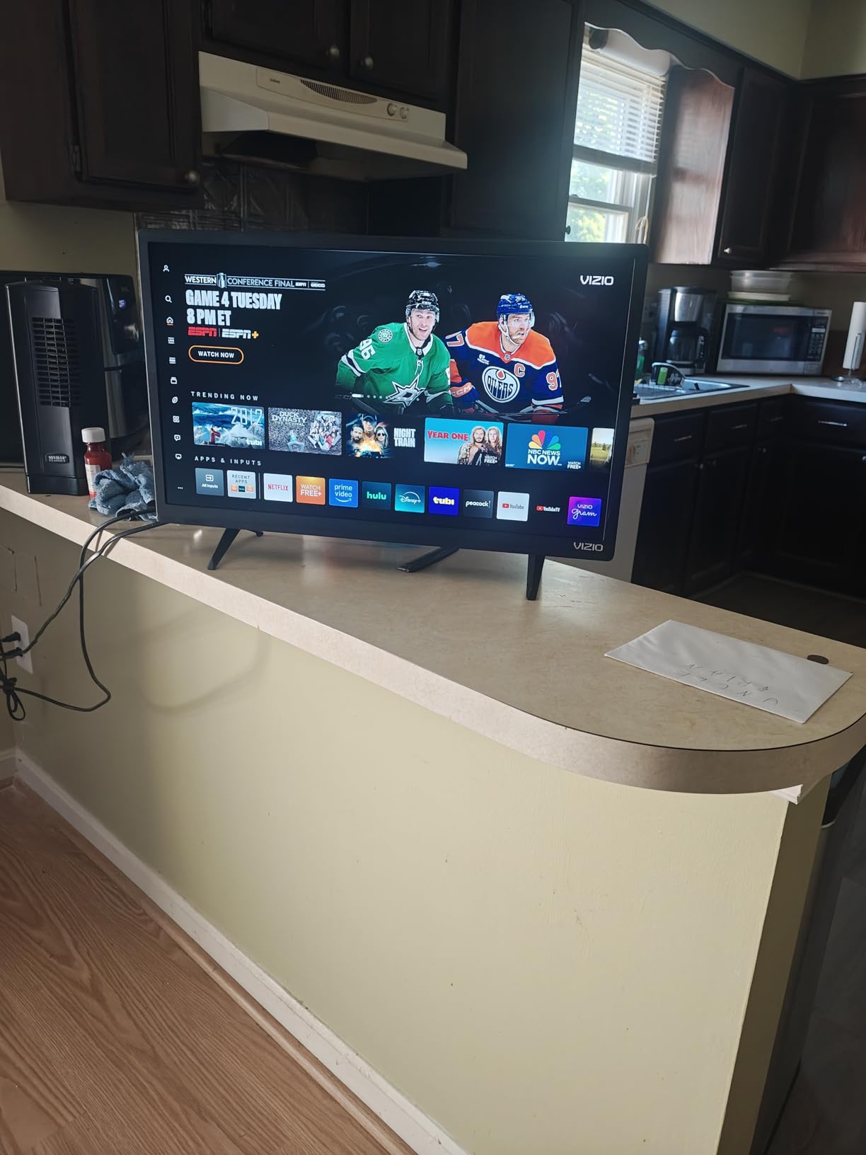 VIZIO 24-inch 1080p Smart TV with Apple AirPlay and Chromecast Built-in, Screen Mirroring for Second Screens, & 150+ Free Streaming Channels, D24f-J09, 2021 Model (Renewed) customer photo 1